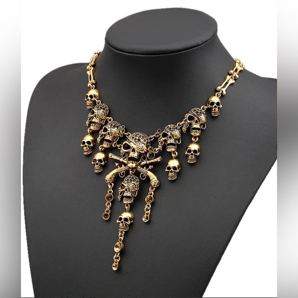 Gold Tone Skull Collar Necklace, New with extender